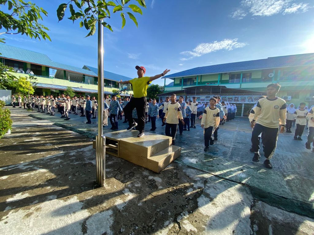 SMP Negeri 1 Banjarmasin melaksanakan Senam Sehat Anak Indonesia